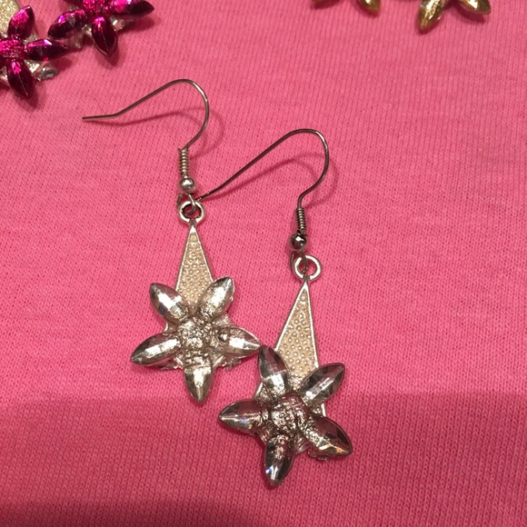 White crystal dangle earrings NWT - Picture 1 of 5